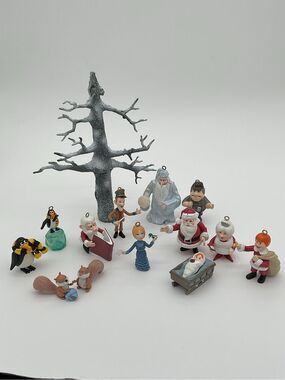 Vintage Memory Lane Santa Claus is Coming To Town Ornament Set